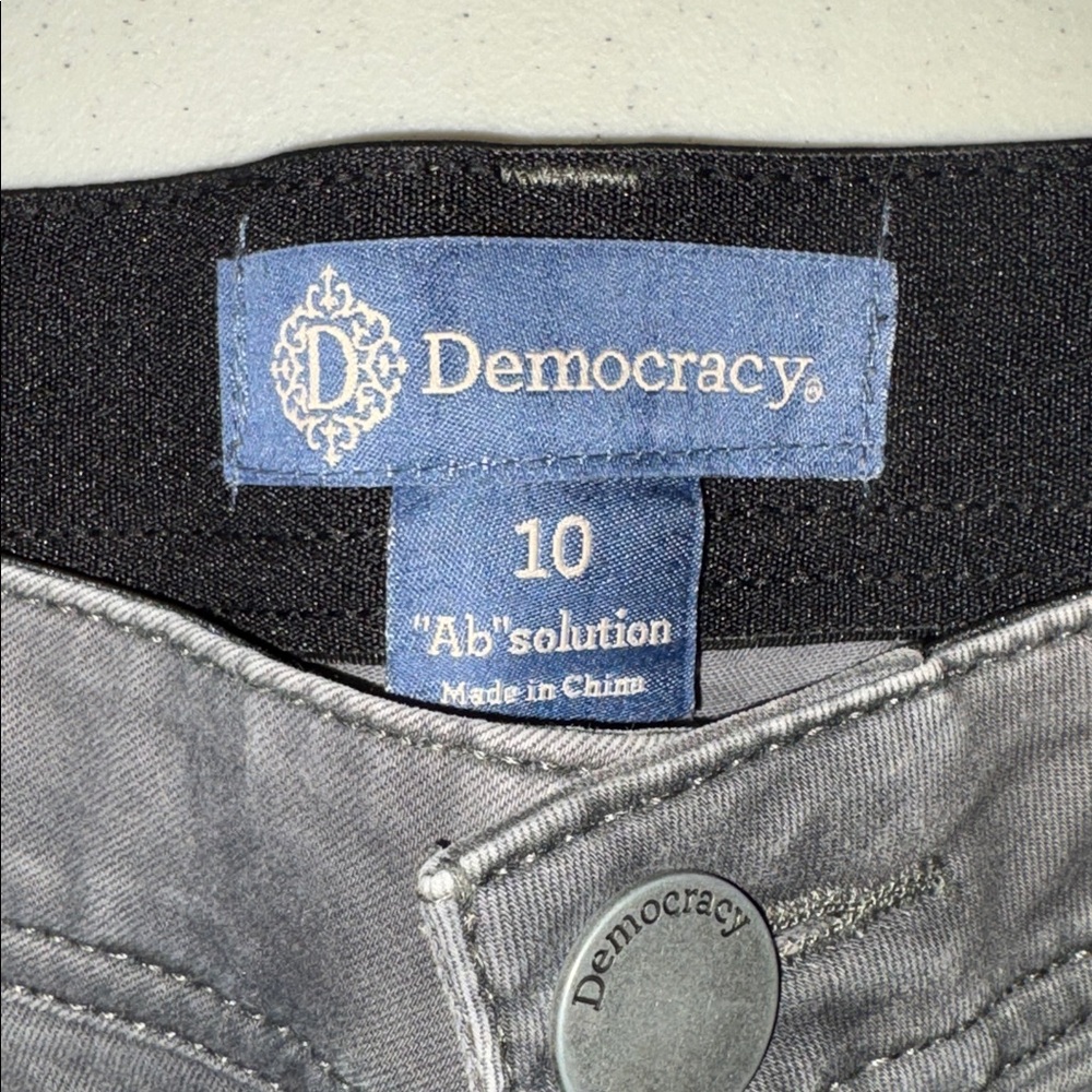 Democracy Woman’s 10 Ab Solution Camo Print Jeans - Picture 2 of 5